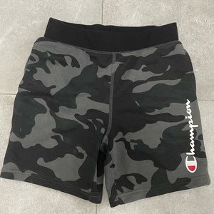 Champion, Size medium, camouflage
